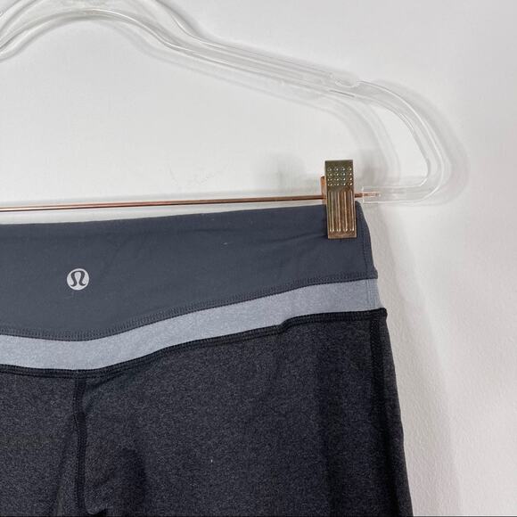 Lululemon Womens 4 Heather Gray Stripe Groove Crop Leggings Capri Yoga Workout - Picture 5 of 9